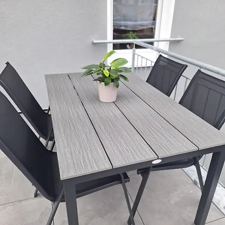 דירה Eva's - Naehe Phantasialand, Therme Euskirchen, Eifel,sehr Gute Bahnanbindung Nach Koeln Weilerswist