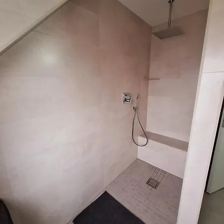 Eva's - Naehe Phantasialand, Therme Euskirchen, Eifel,sehr Gute Bahnanbindung Nach Koeln Apartment